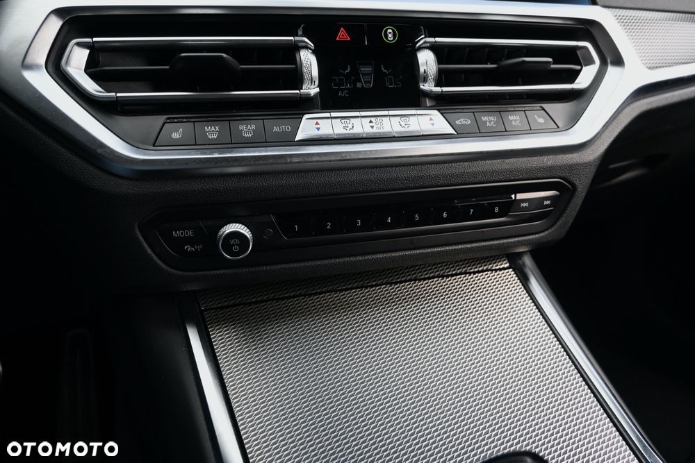 BMW Seria 3 320d xDrive Edition M Sport Shadow - 34