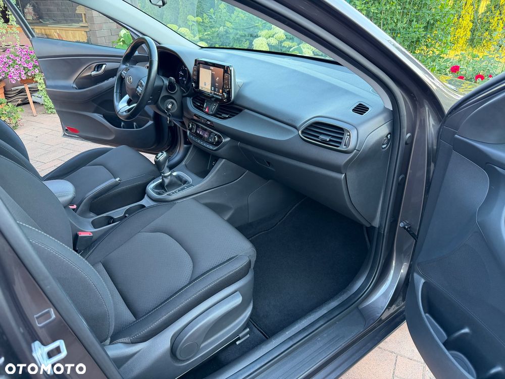 Hyundai i30 1.6 D Comfort - 24