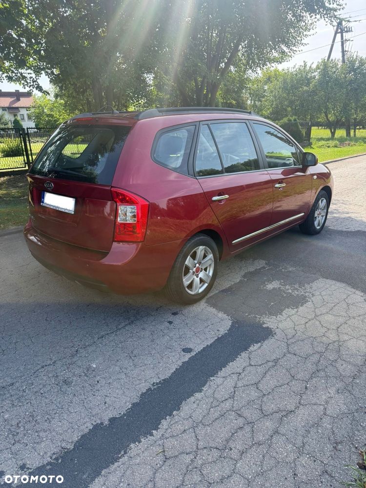 Kia Carens - 4