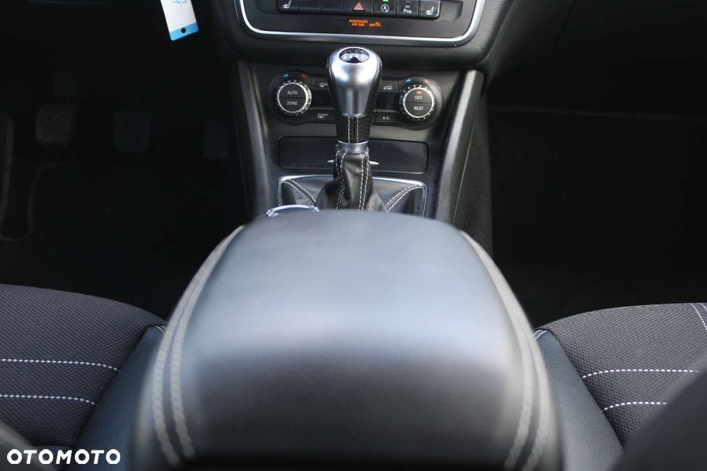 Mercedes-Benz GLA - 32
