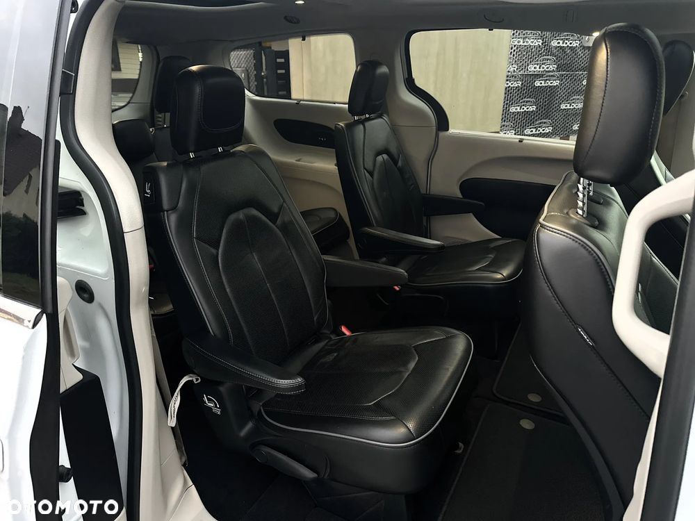 Chrysler Pacifica - 14