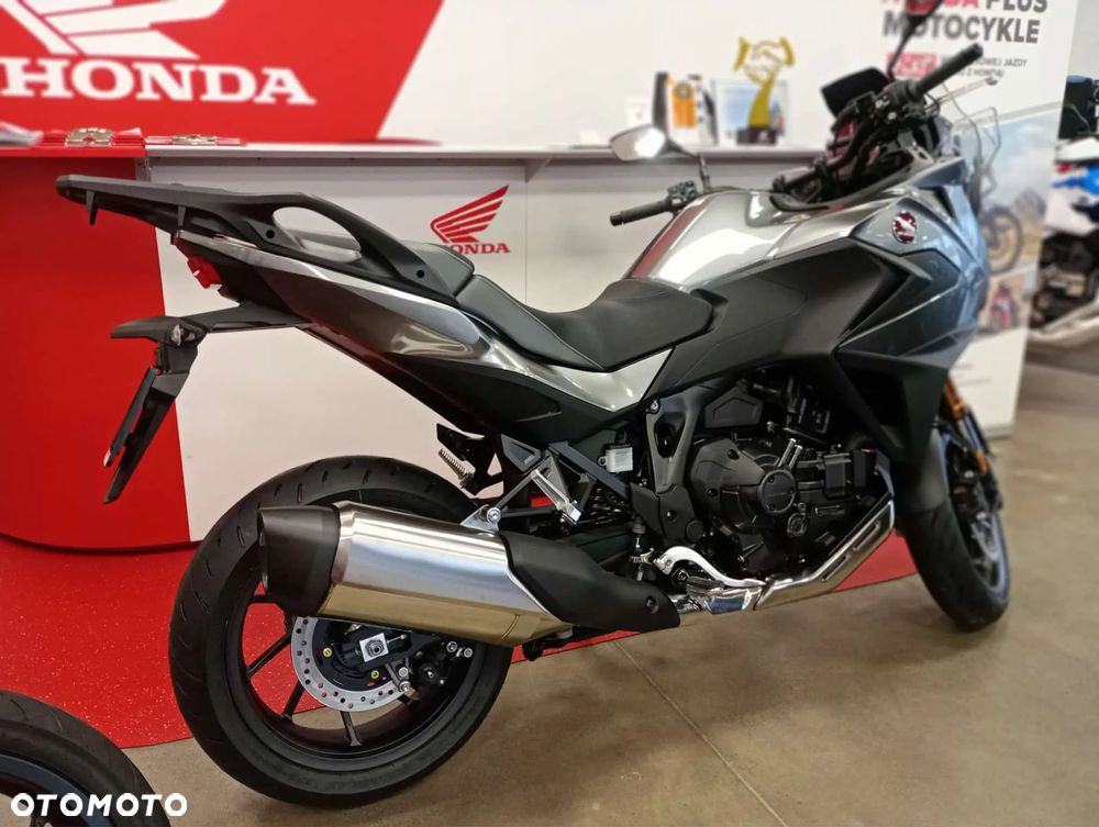 Honda NT - 6