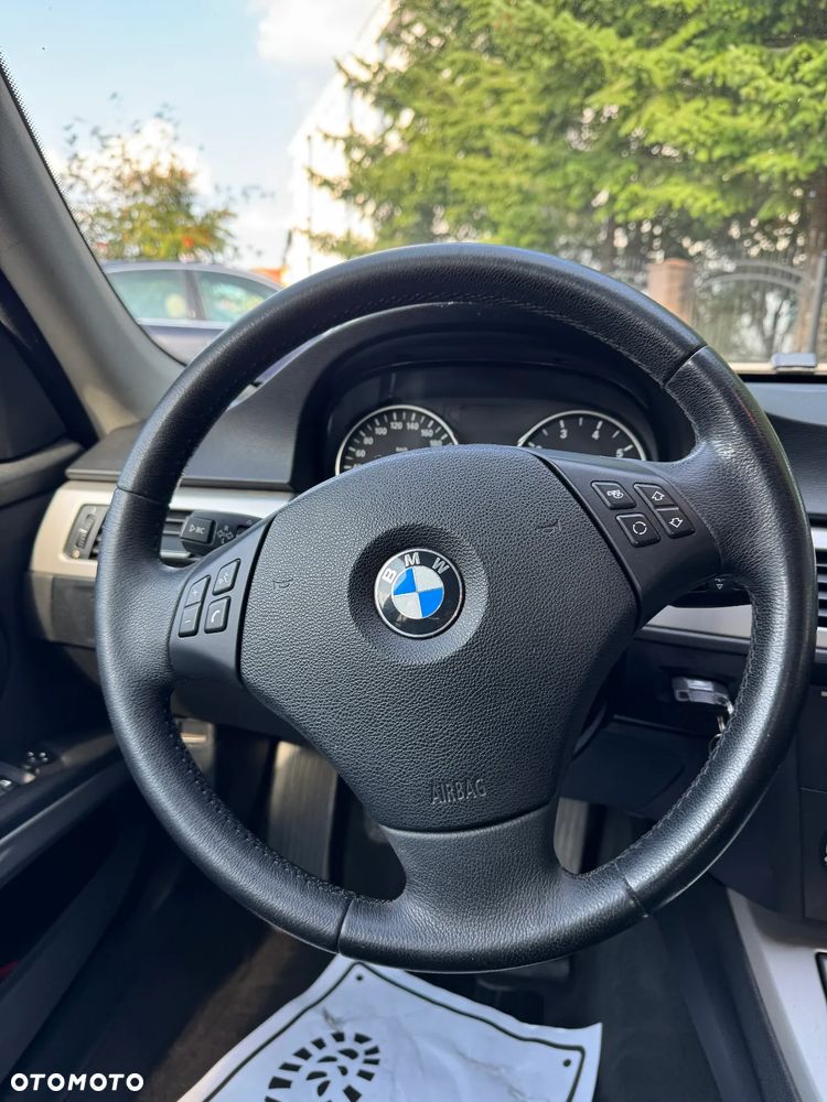 BMW Seria 3 320i - 12