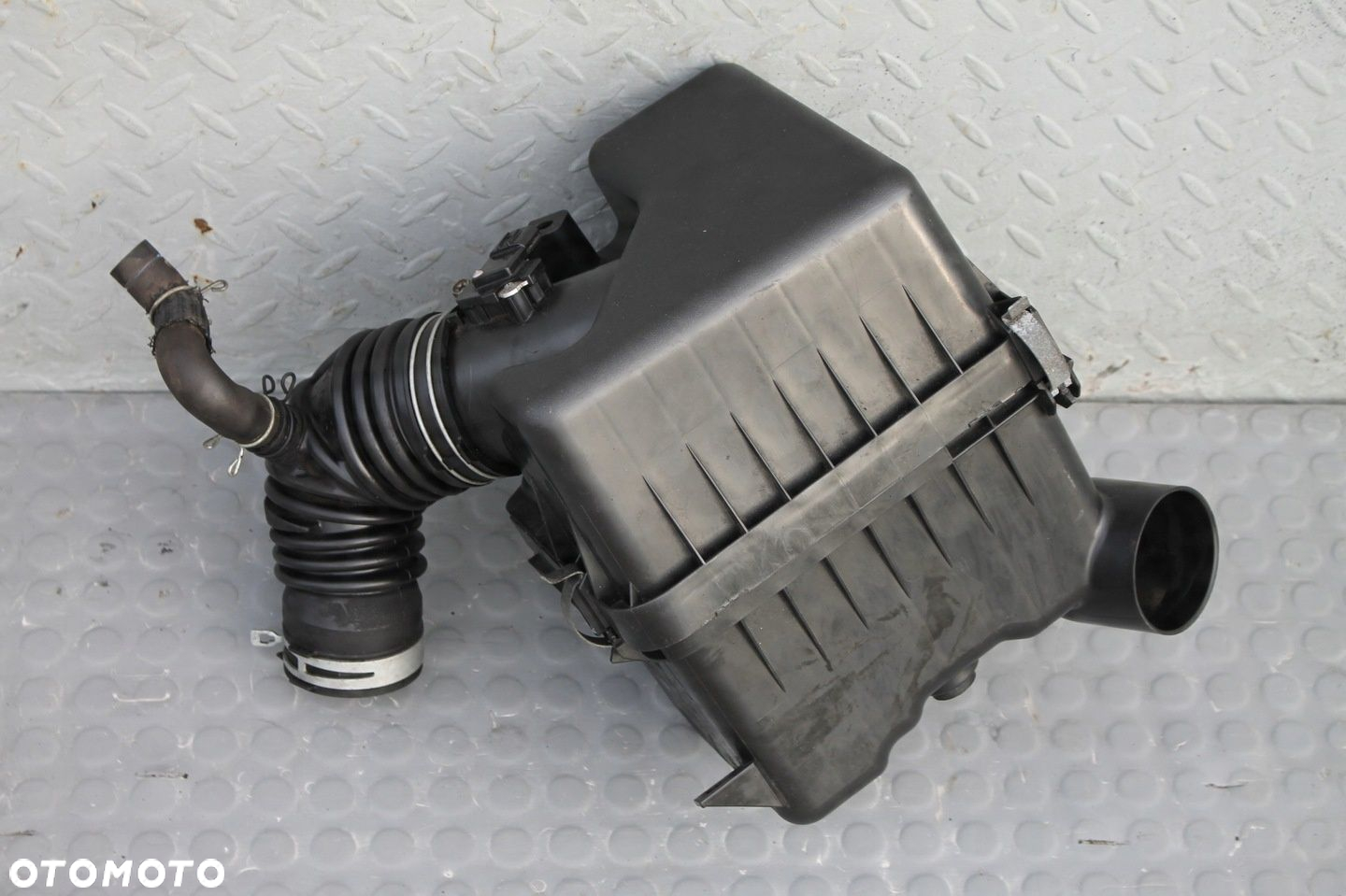 OBUDOWA FILTRA DOLOT REZONATOR POWIETRZA TOYOTA RAV4 IV 2.0 2.2 D4D 12-15 - 2