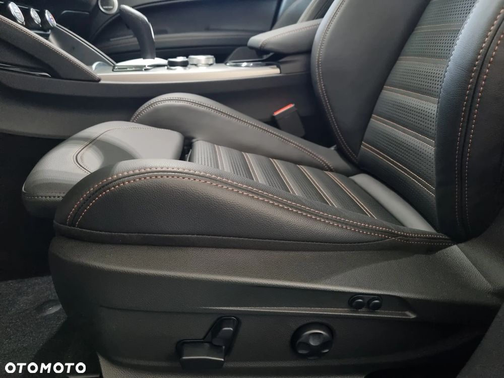 Alfa Romeo Stelvio 2.0 Turbo Intensa Q4 - 17