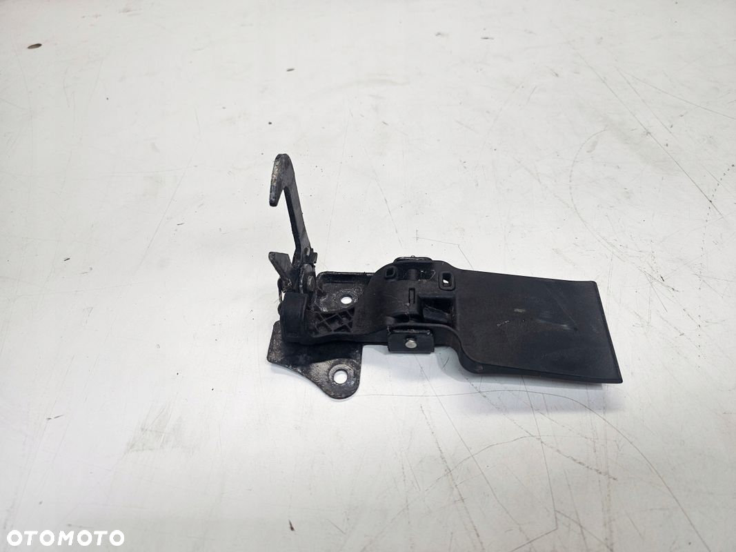 ZAMEK MASKI RYGIEL AUDI Q3 8U 8U0823480B - 2