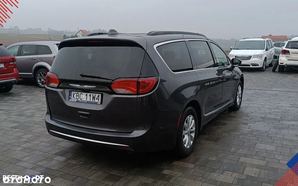 Chrysler Pacifica - 7