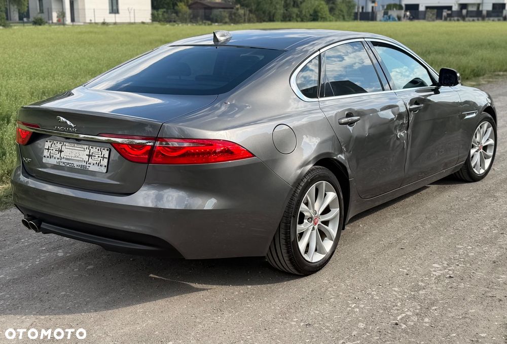 Jaguar XF 2.0 i4D Portfolio - 14