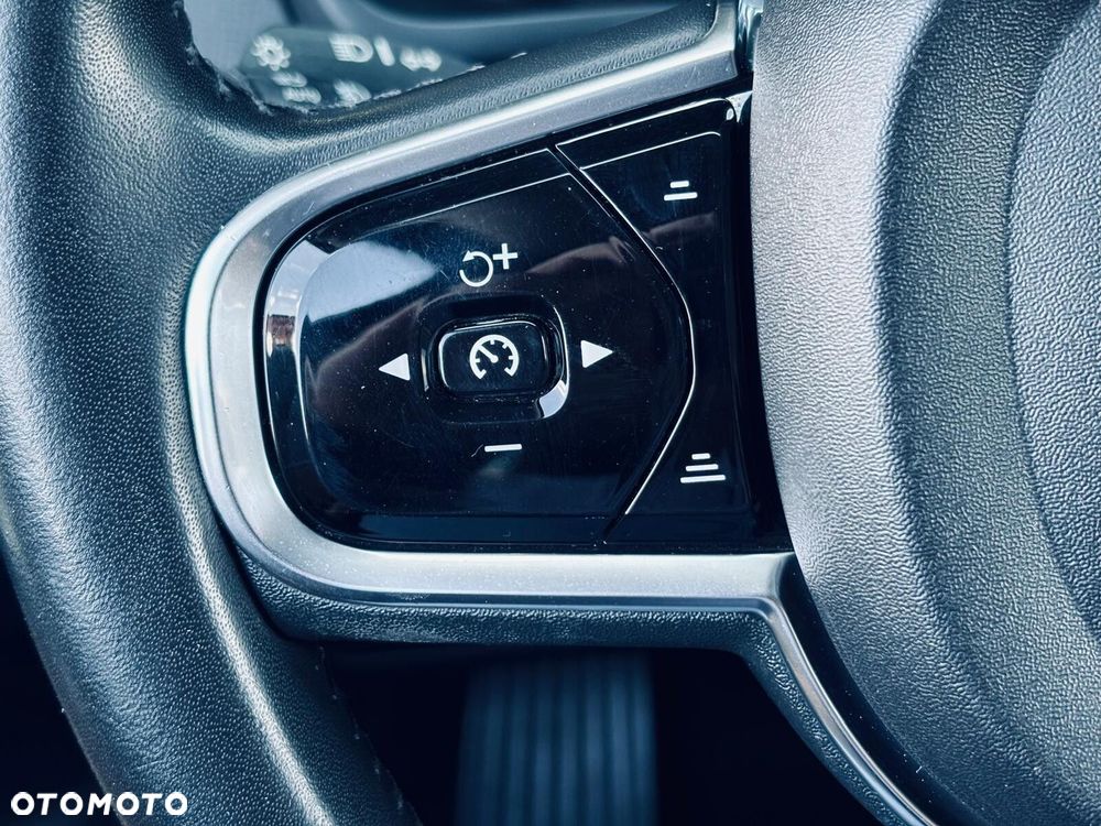 Volvo XC 90 D5 AWD Momentum 7os - 25