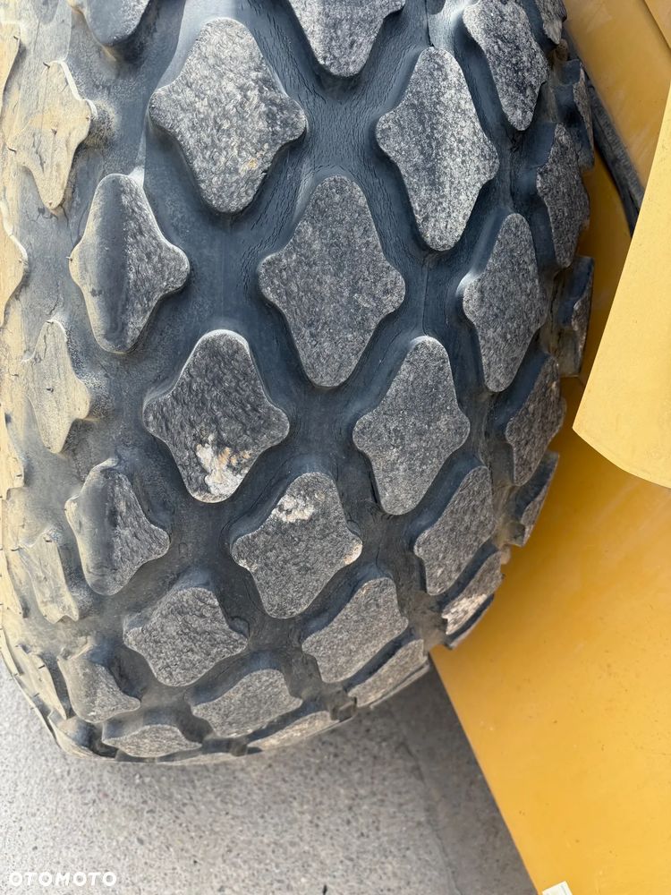 Caterpillar CS 573E ,Walec + Płaszcz Kołkowy - 17