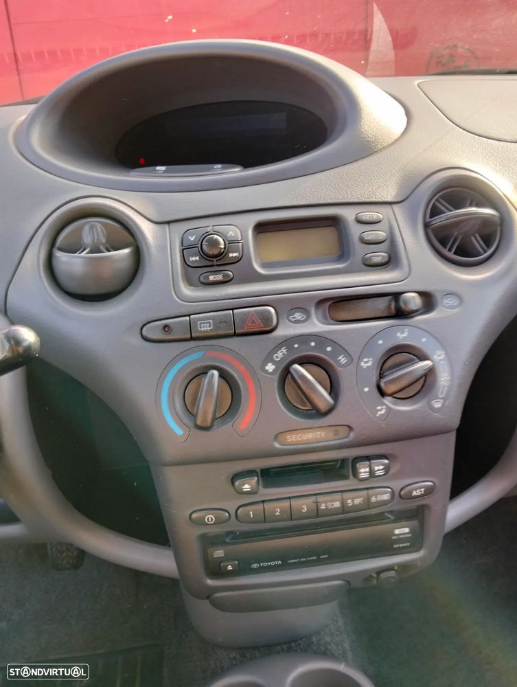 Toyota Yaris 1.0 Eco - 13