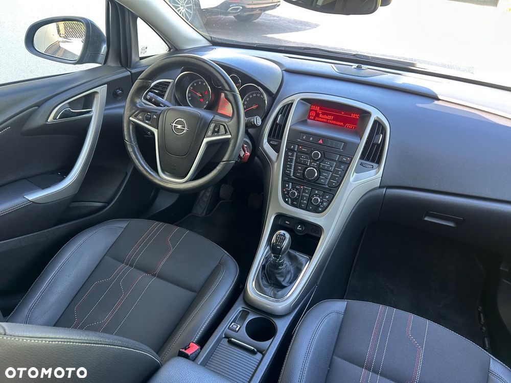 Opel Astra 1.4 Turbo 150 Jahre - 17