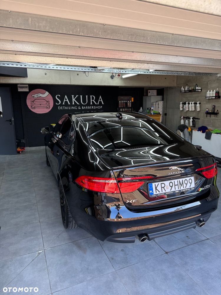 Jaguar XF 2.0 i4D AWD R-Sport - 11
