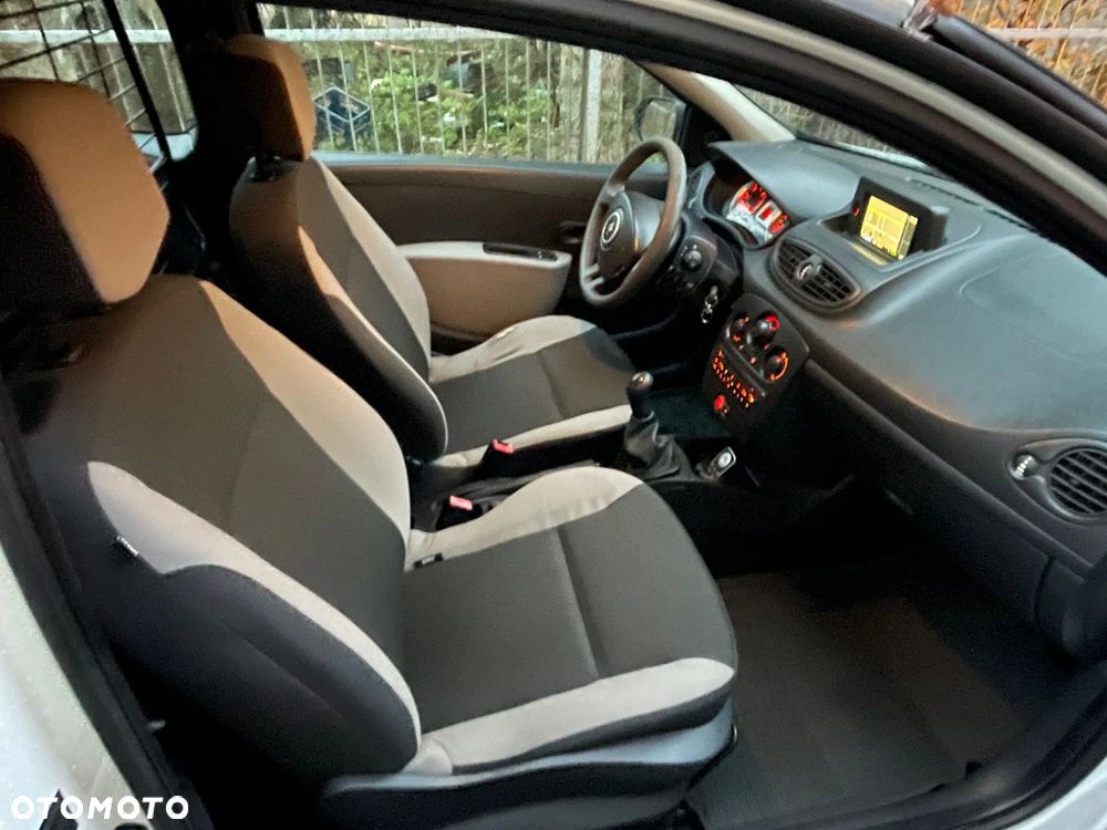Renault Clio - 14