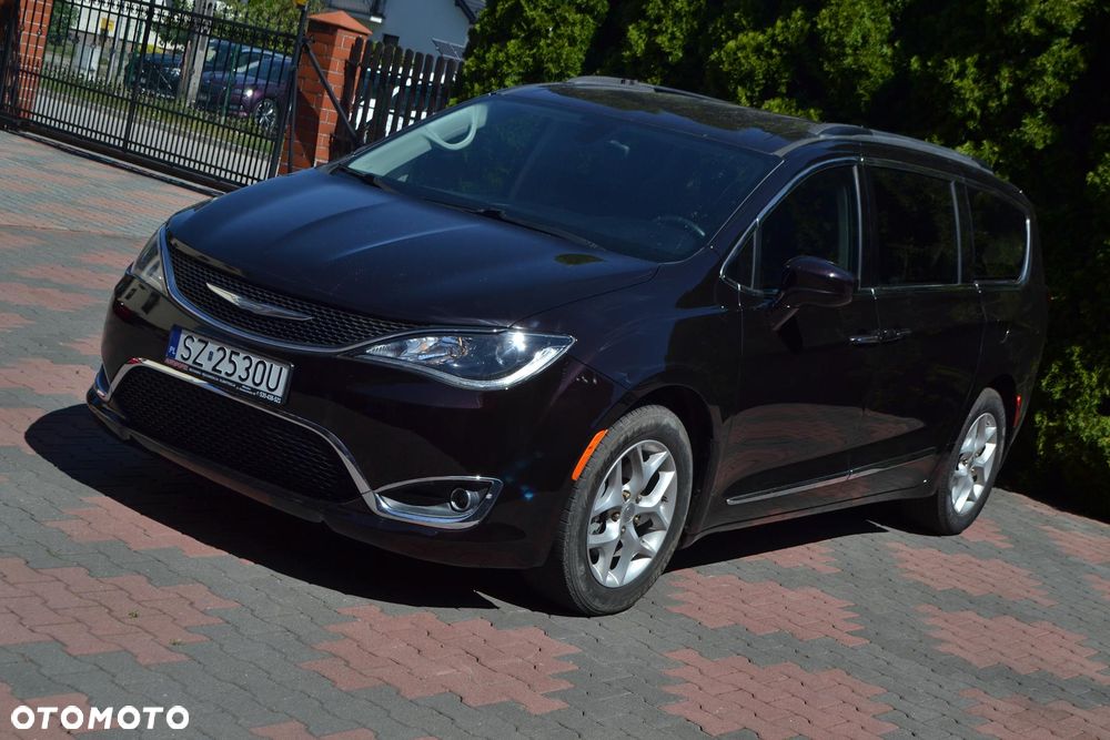 Chrysler Pacifica - 3