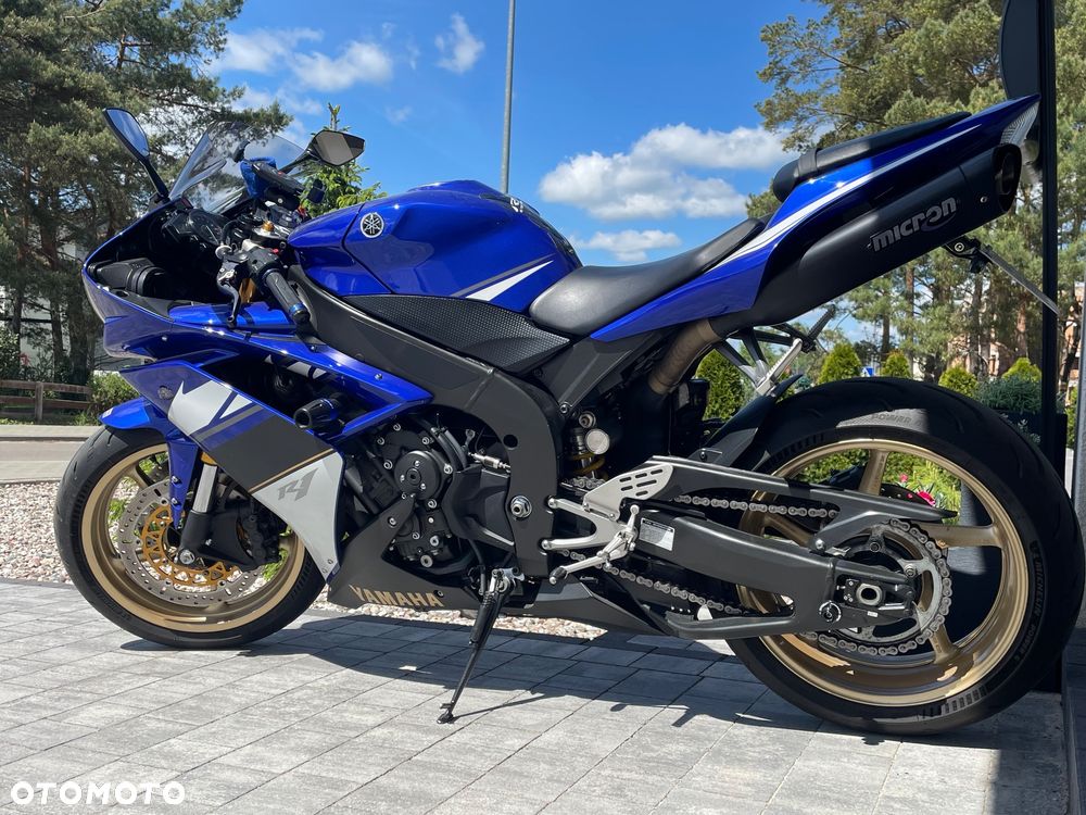 Yamaha R1 - 1