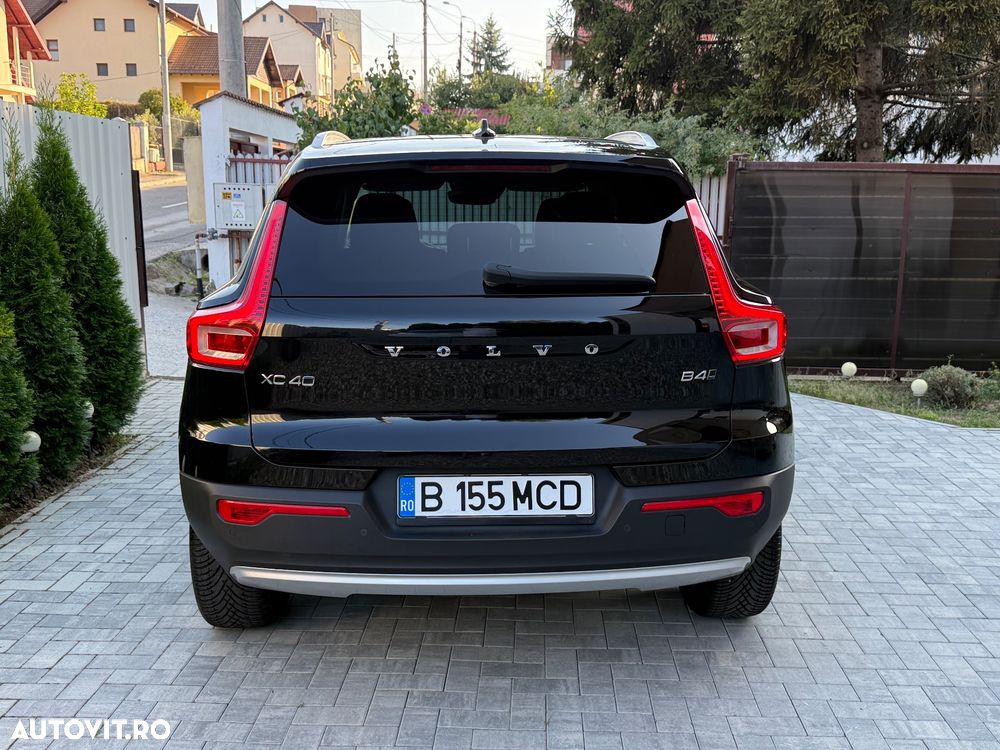 Volvo XC 40 B4 AT8 AWD Mild Hybrid Momentum Pro - 10