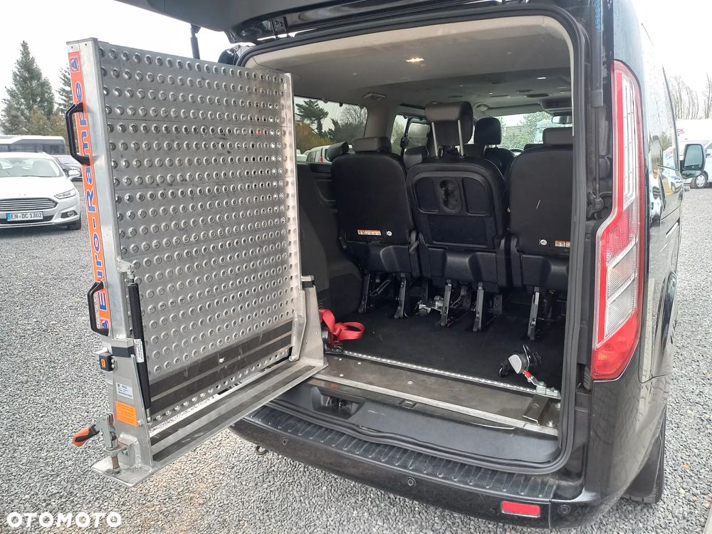 Ford Tourneo Custom - 35
