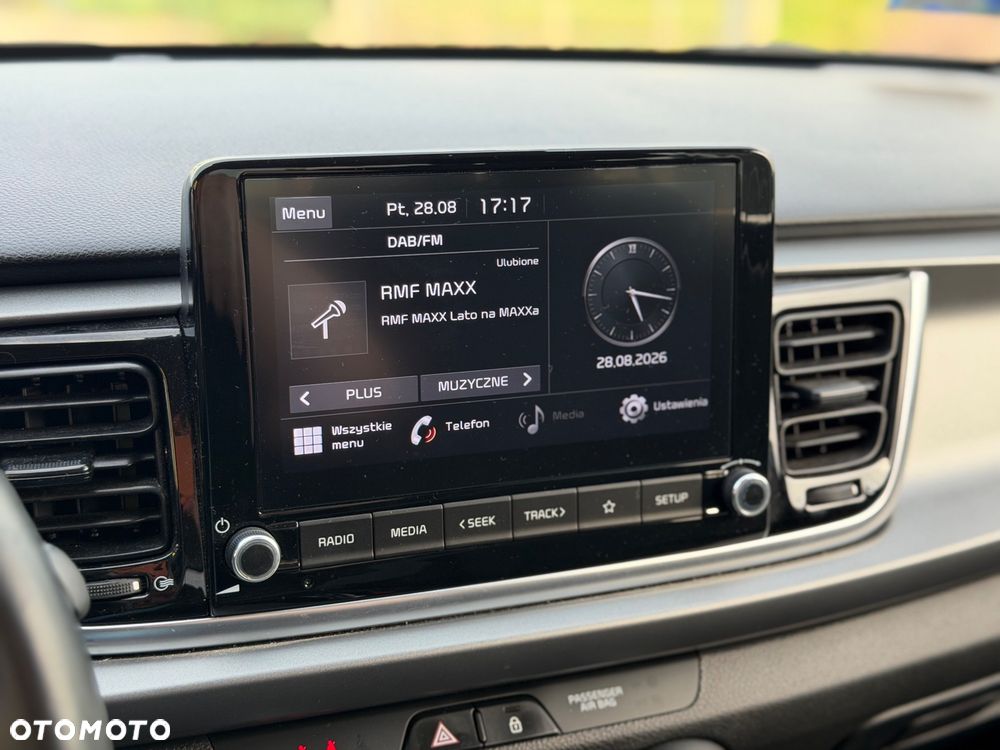 Kia Rio 1.2 L - 12