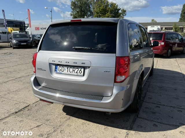 Dodge Grand Caravan - 12