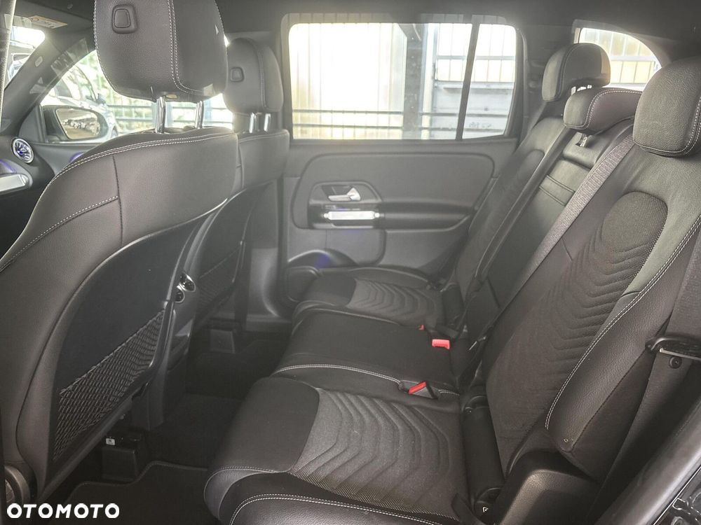 Mercedes-Benz GLB - 24
