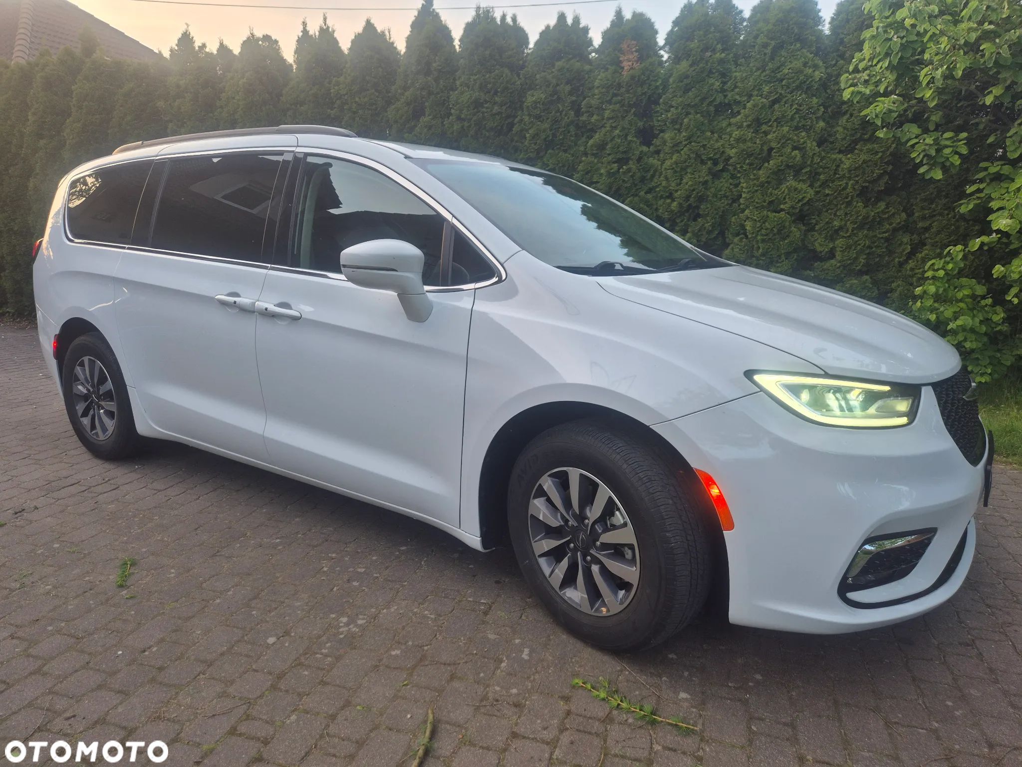 Chrysler Pacifica - 1