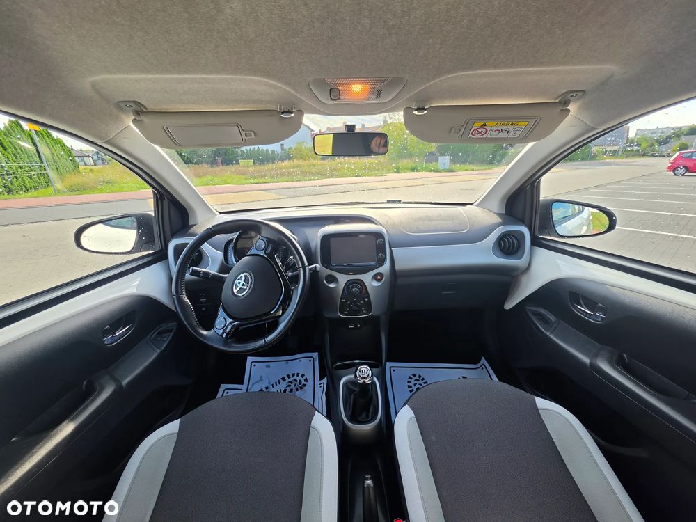 Toyota Aygo x-play touch - 16