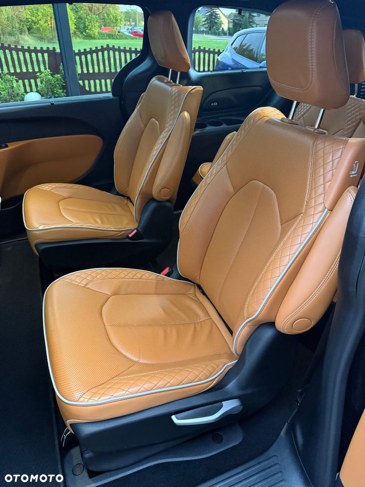 Chrysler Pacifica - 8