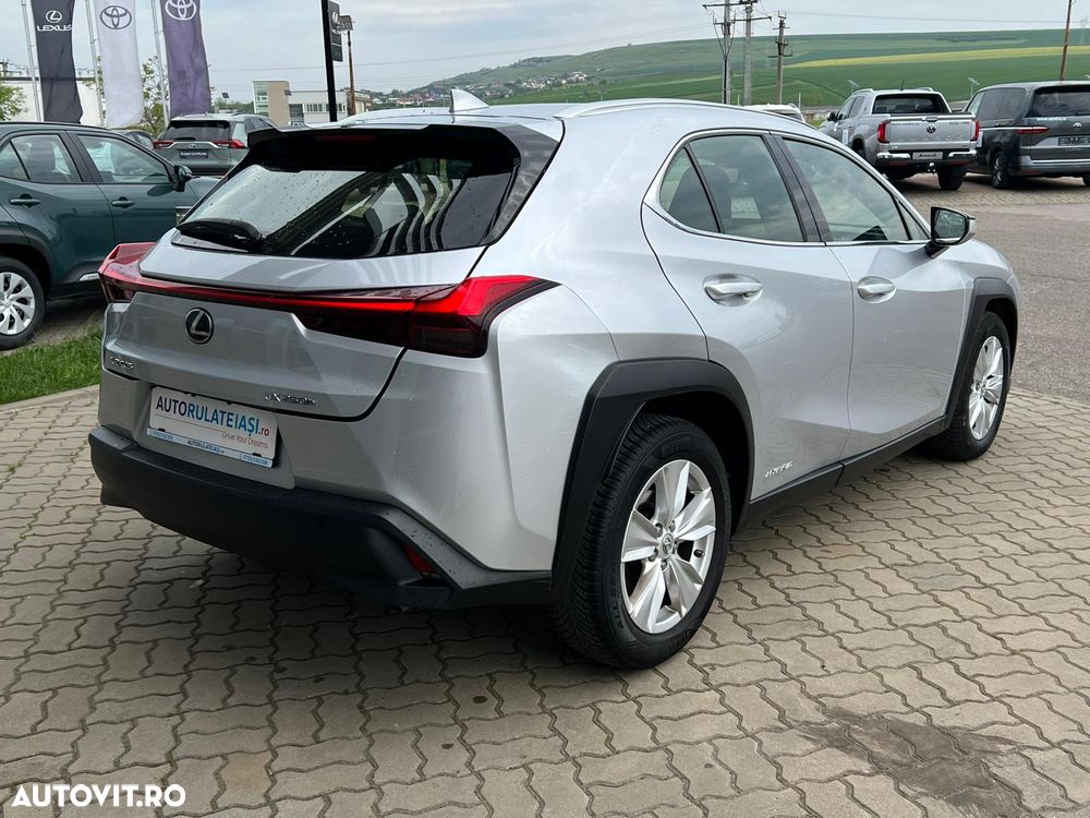 Lexus UX 250h Business Edition - 4