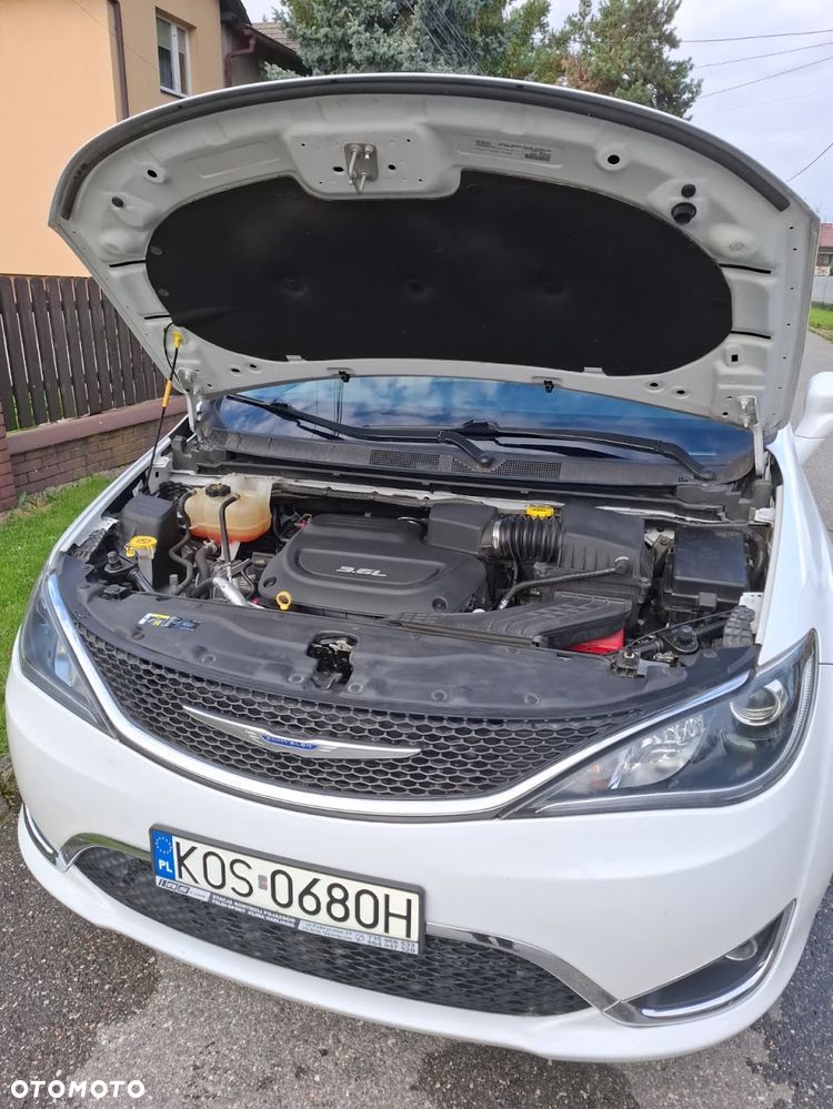 Chrysler Pacifica - 6