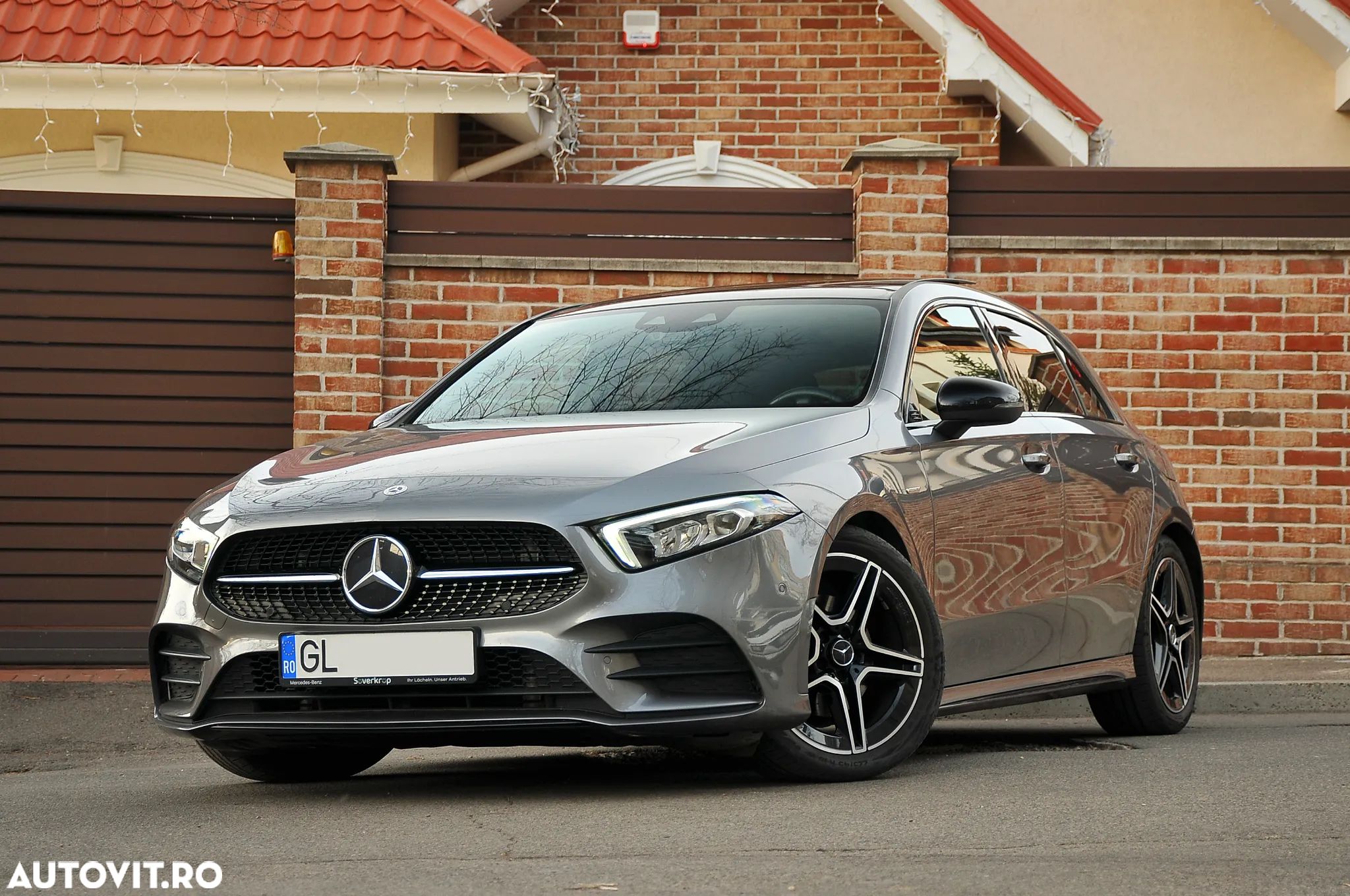 Mercedes-Benz A 220 d 4Matic 8G-DCT AMG Line - 1