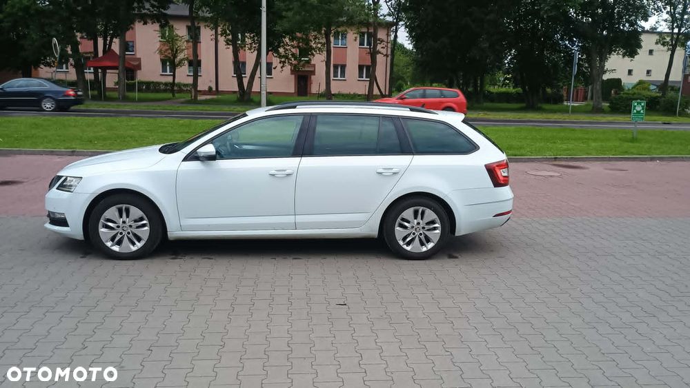 Skoda Octavia 1.6 TDI DSG Ambition - 4