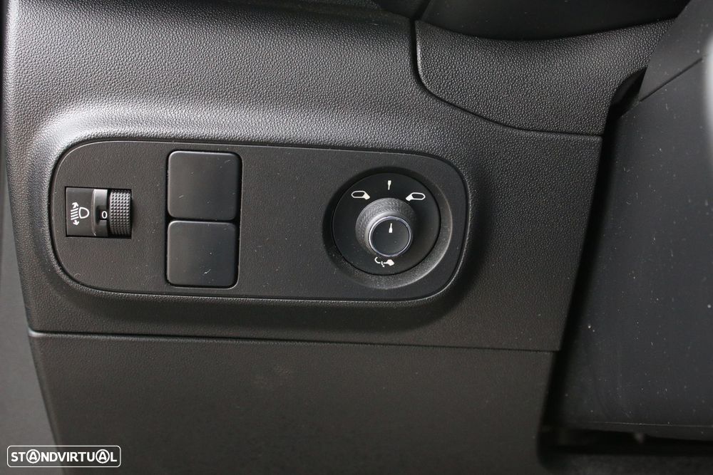 Citroën C3 1.2 PureTech Shine EAT6 - 21