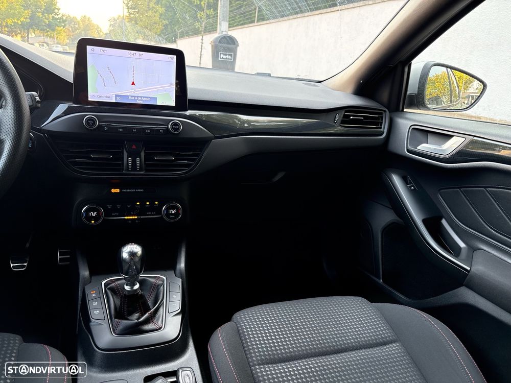 Ford Focus 1.0 EcoBoost MHEV ST-Line - 12