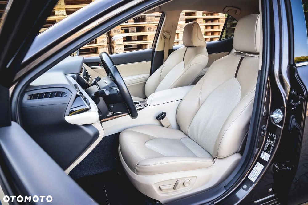 Toyota Camry 2.5 Hybrid Executive CVT - 32