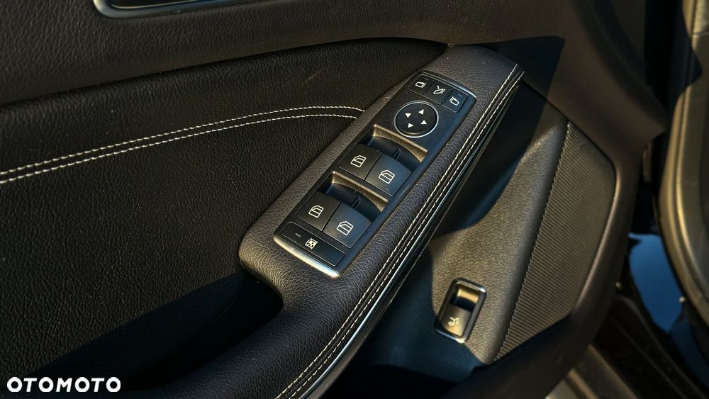 Mercedes-Benz GLA 200 7G-DCT - 39