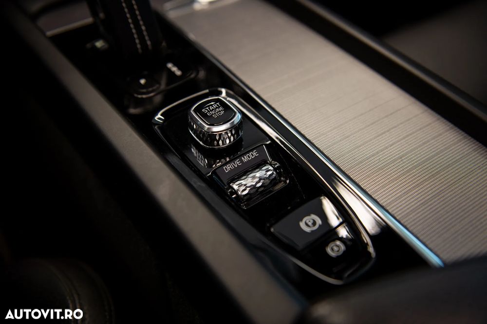 Volvo XC 60 Recharge T8 Twin Engine eAWD R-Design - 27