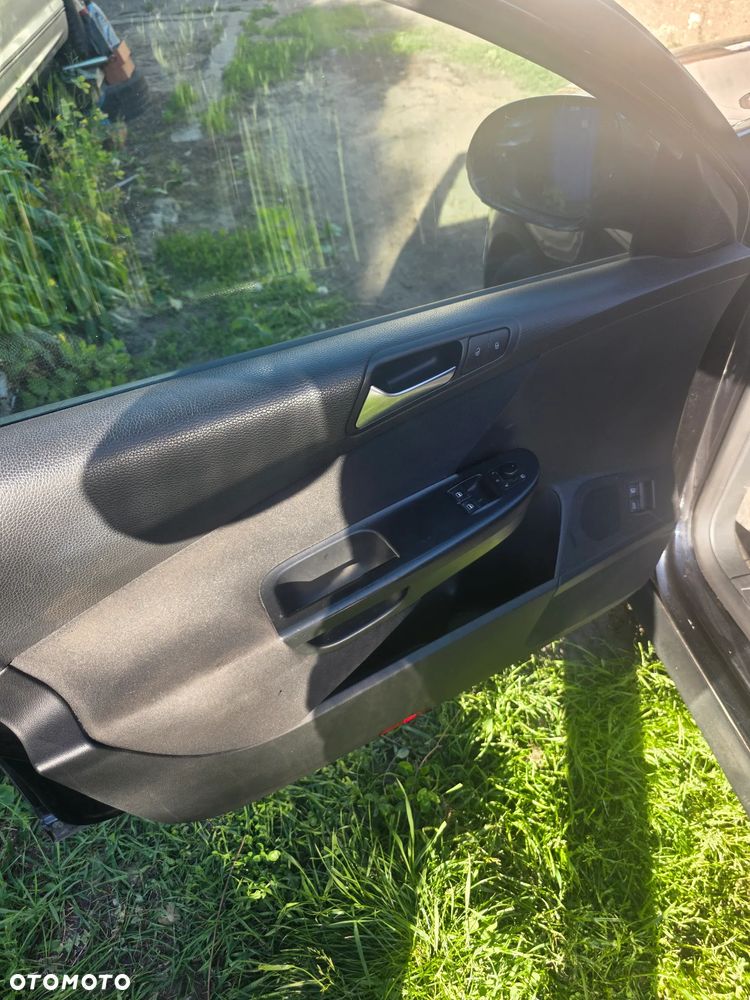 Volkswagen Passat 1.9 TDI DPF BlueMotion - 6