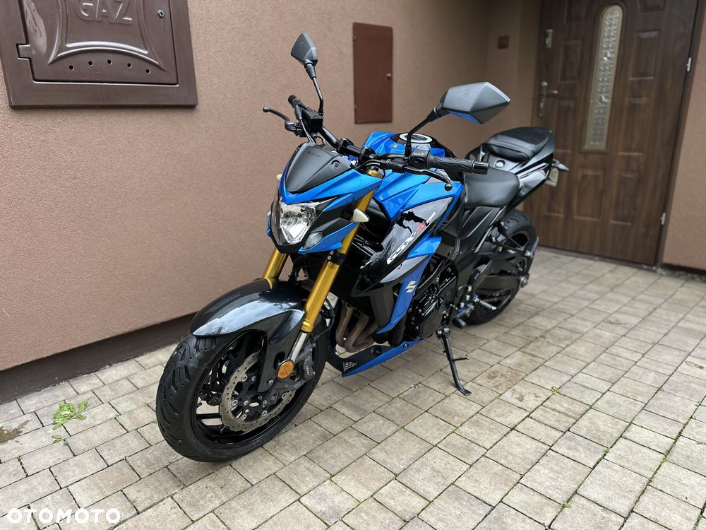 Suzuki GSX - 14