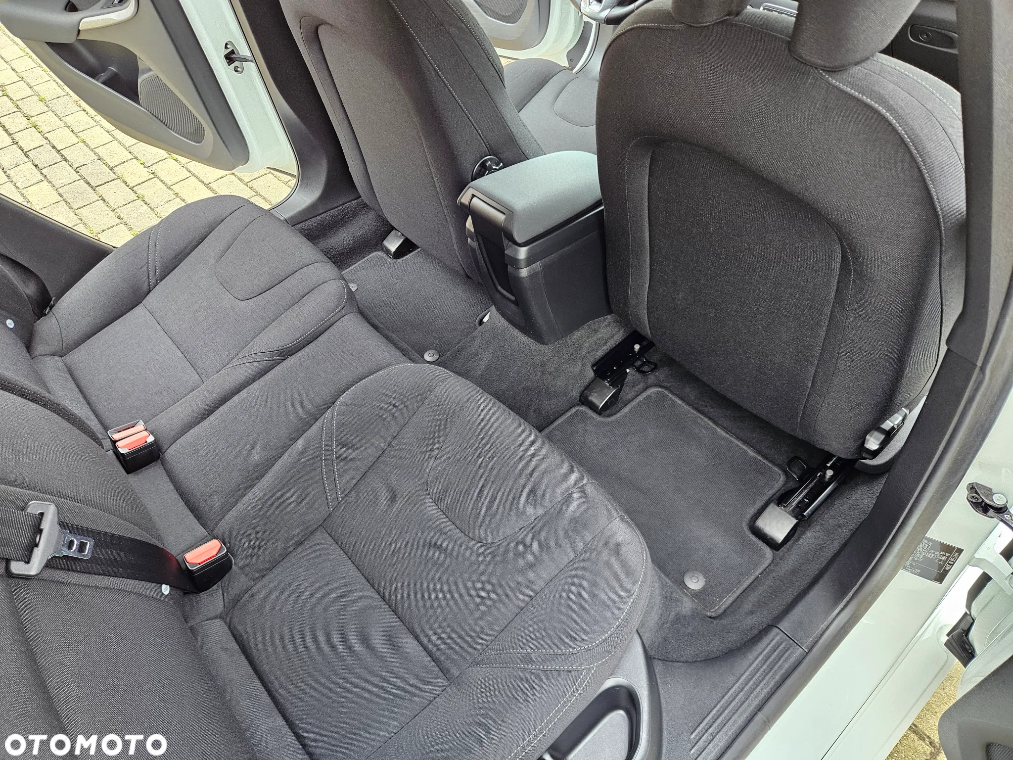 Volvo V40 T3 Kinetic - 26