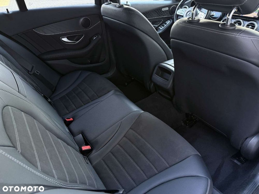 Mercedes-Benz Klasa C 180 9G-TRONIC AMG Line - 35