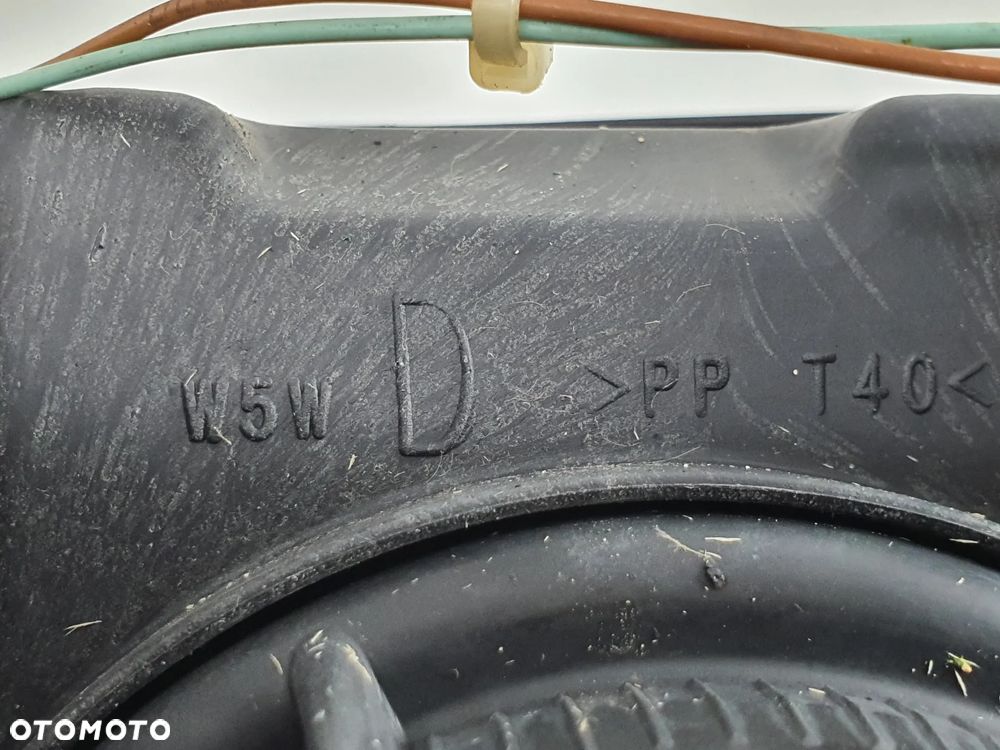 LAMPA PRAWA REFLEKTOR KIERUNKOWSKAZ  IVECO EUROCARGO - 12