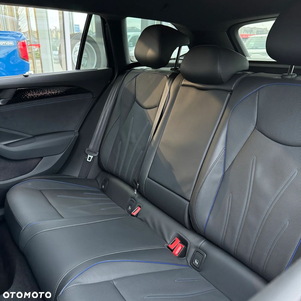 Volkswagen Passat - 17