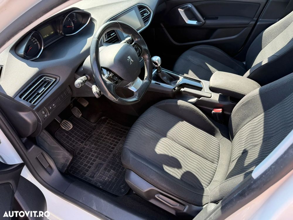 Peugeot 308 1.2 L PureTech Turbo Active - 5