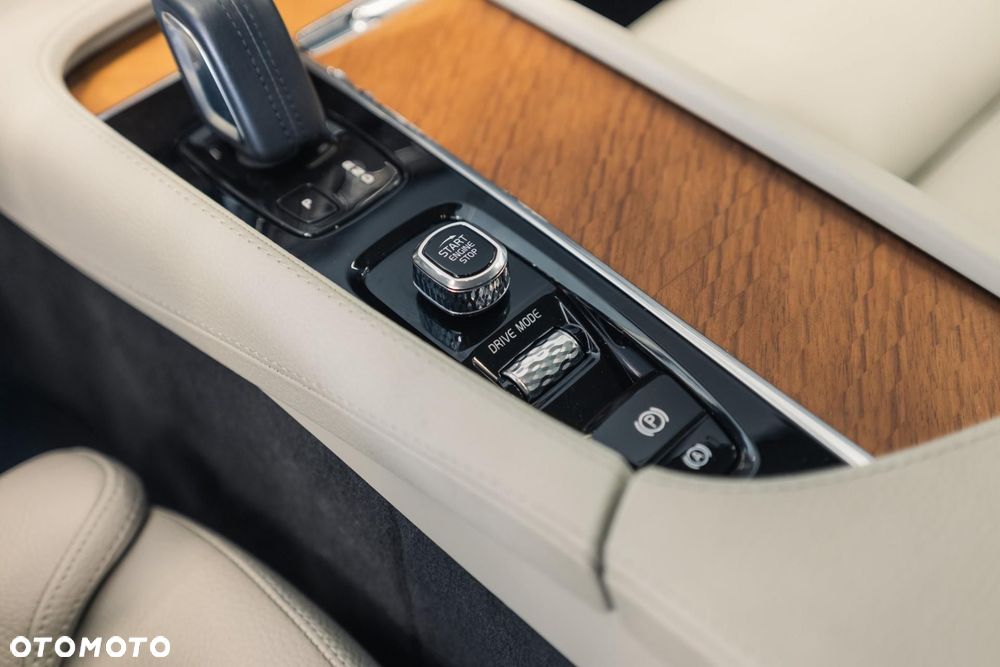 Volvo XC 90 B5 D AWD Momentum Pro - 25
