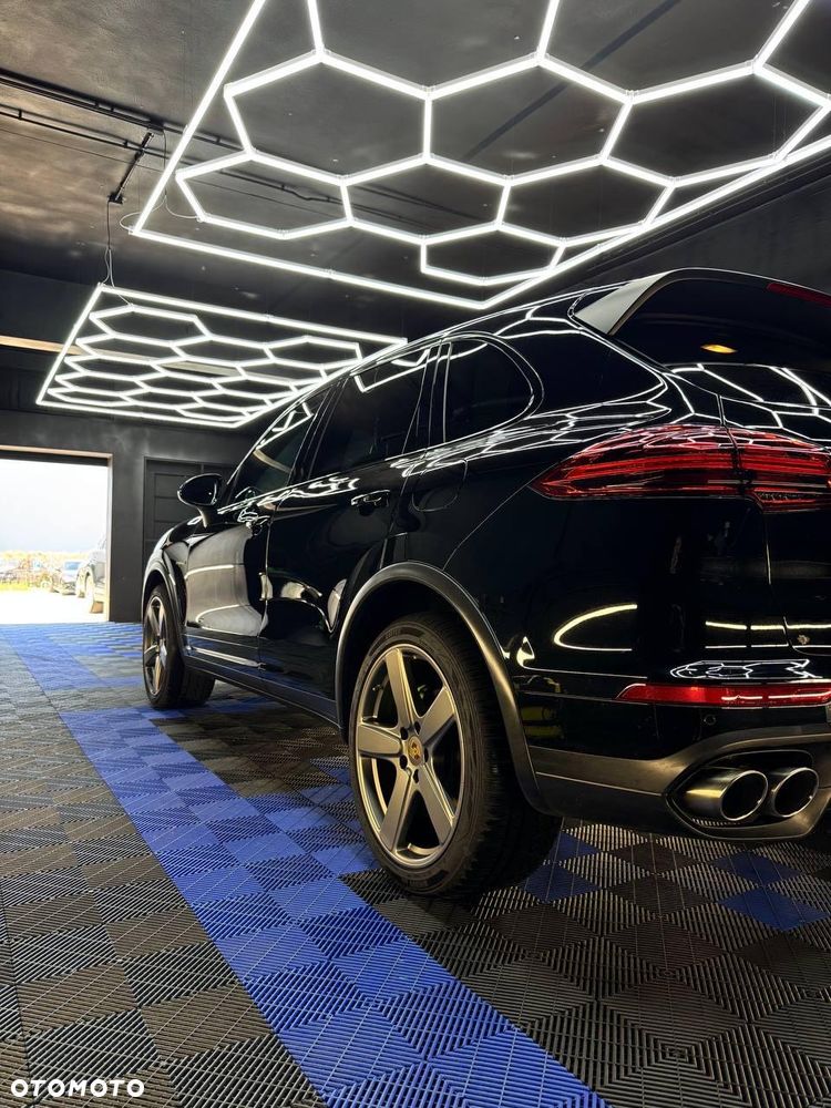 Porsche Cayenne ver-s-hybrid - 4