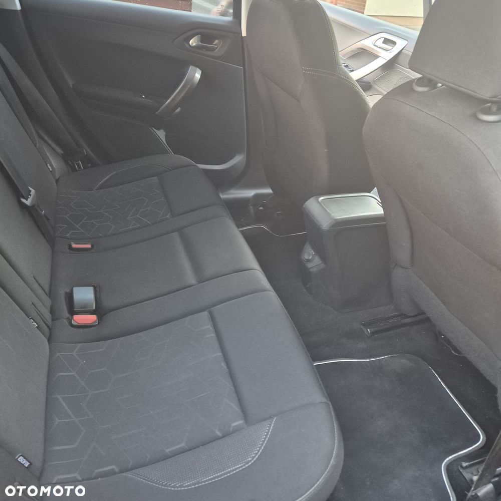 Peugeot 2008 - 8