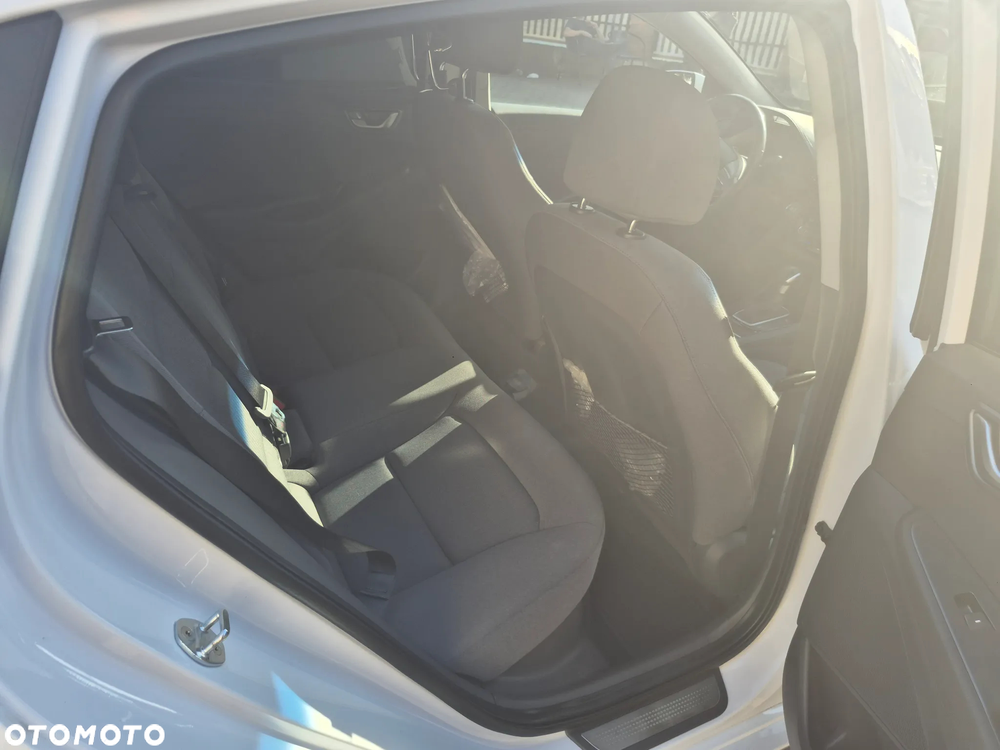 Hyundai IONIQ Hybrid 1.6 GDI Premium - 13
