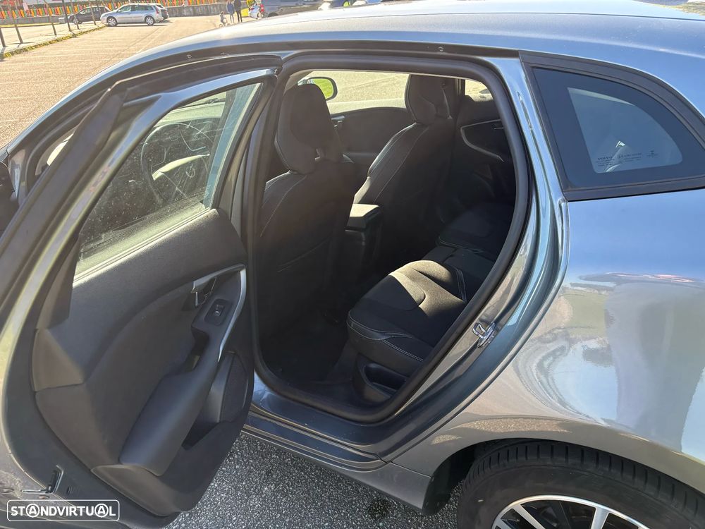 Volvo V40 2.0 D3 Momentum - 5