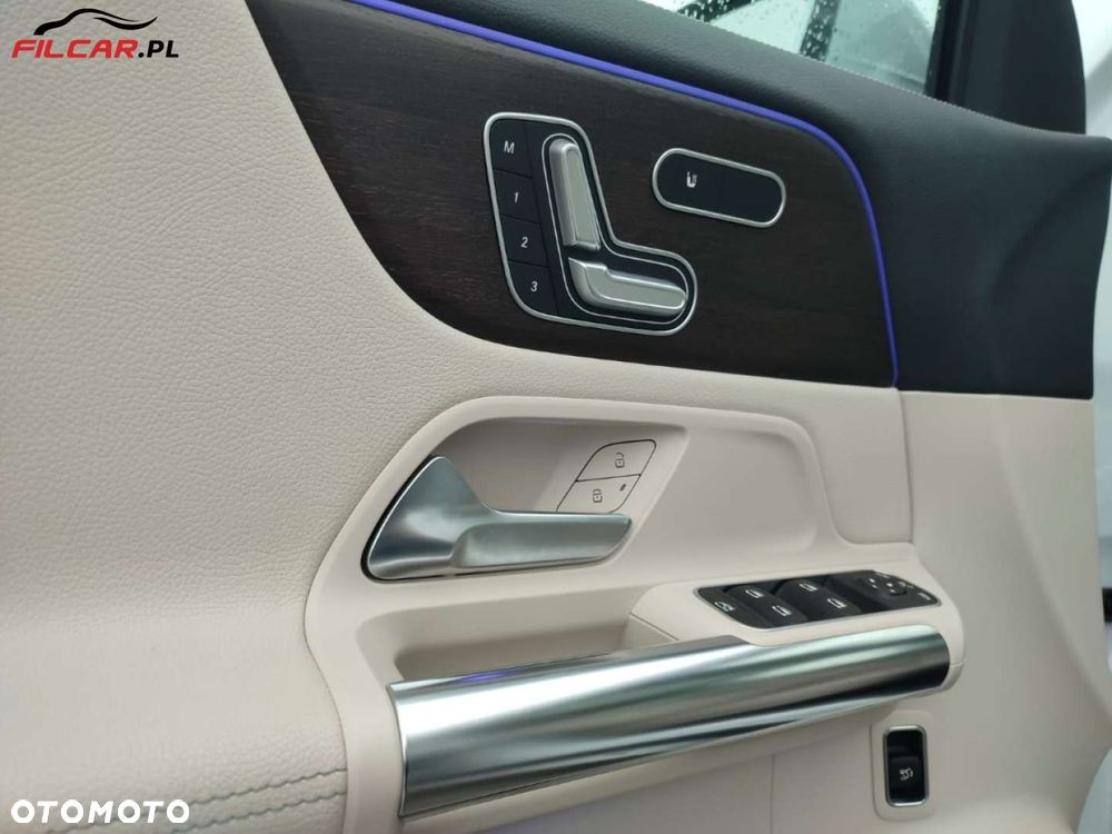 Mercedes-Benz GLA - 22